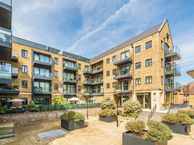 House for rent in London Borough of Hounslow, Greater London