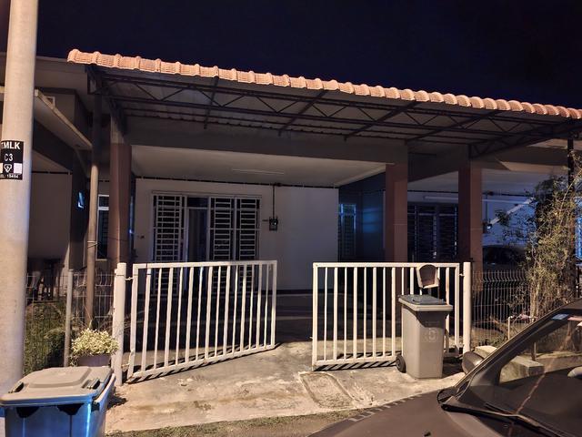 Terraced House for sale in Malaka