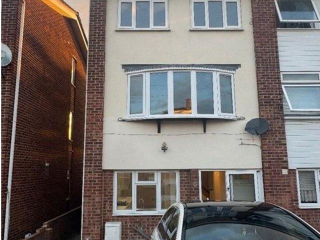 House for rent in Elm Park, Greater London