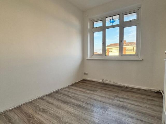 Room for rent in Elm Park, Greater London