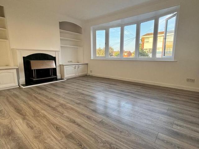 Room for rent in Elm Park, Greater London