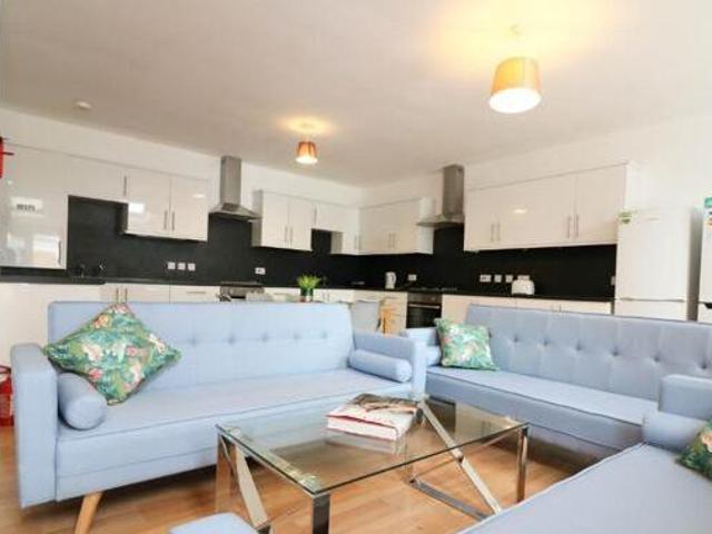 House for rent in Follaton, Strode