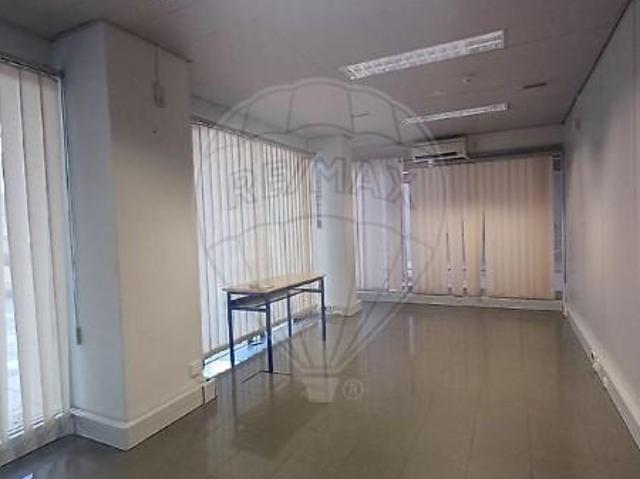 Escritório alugar em Quinta do Lambert, Lisboa