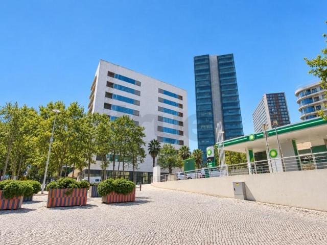 Loja alugar em Quinta das Laranjeiras, Lisboa