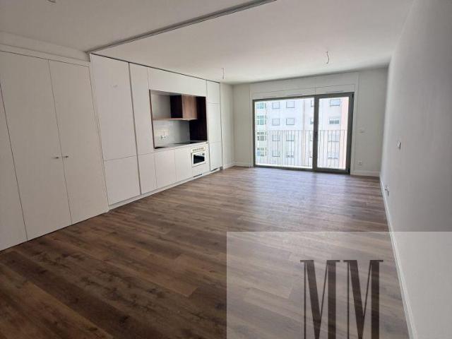 Apartamento alugar em Santa Clara, Lisboa