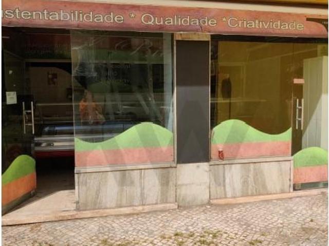 Loja alugar em Quinta do Lambert, Lisboa