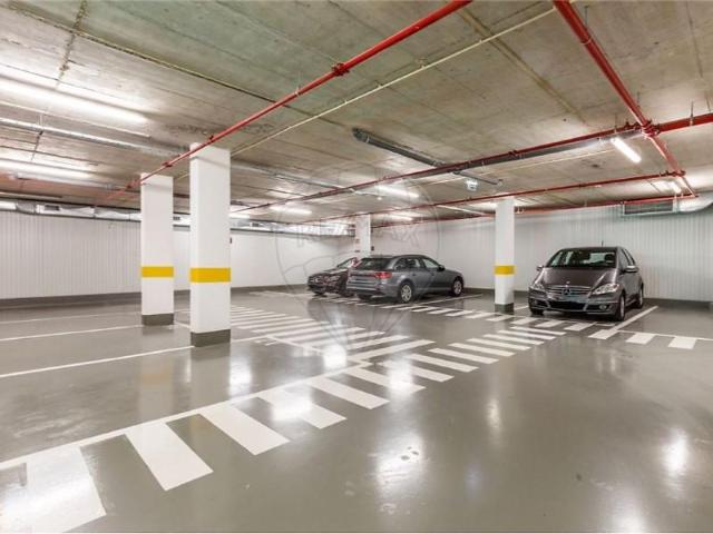 Garagem alugar em Avenidas Novas, Lisboa