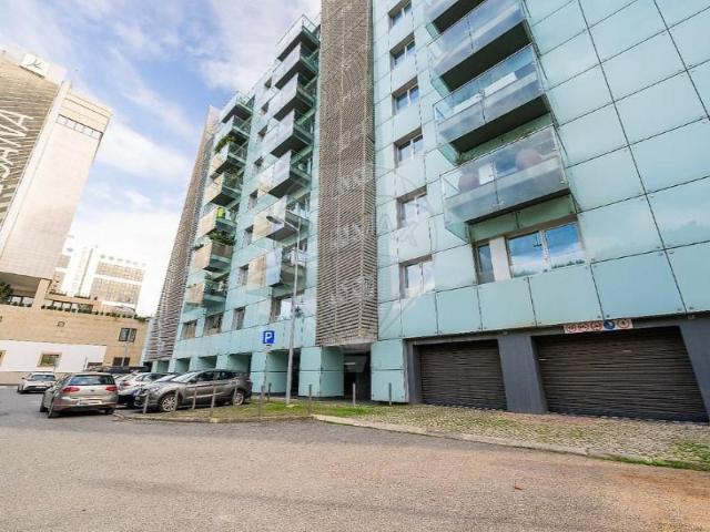 Garagem alugar em Avenidas Novas, Lisboa