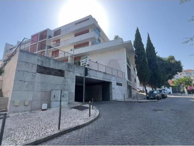 Garagem alugar em Estrela, Lisboa