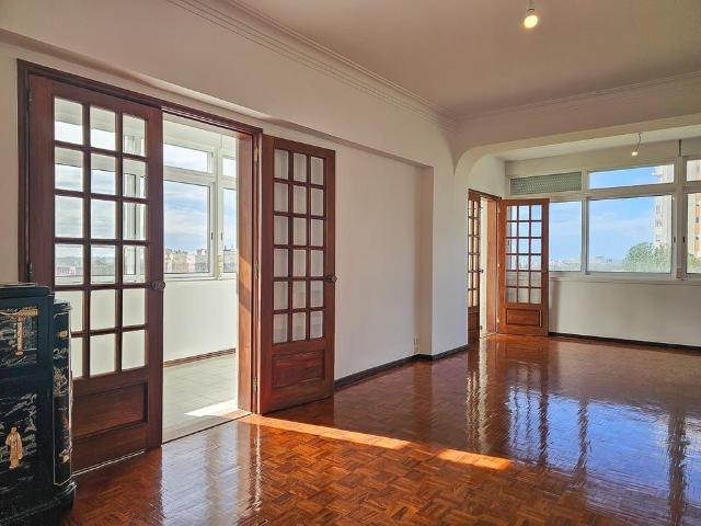 Apartamento alugar em São Francisco Xavier, Lisboa