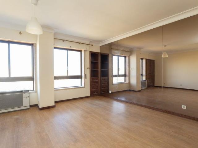 Apartamento alugar em Santa Clara, Lisboa