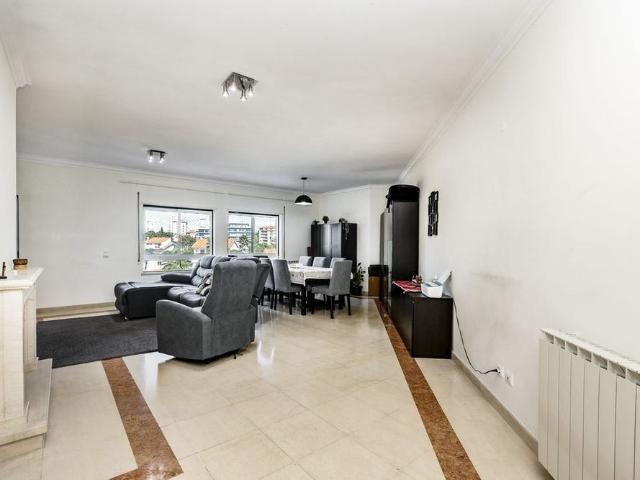 Apartamento alugar em Pinhal do Arneiro, Cascais