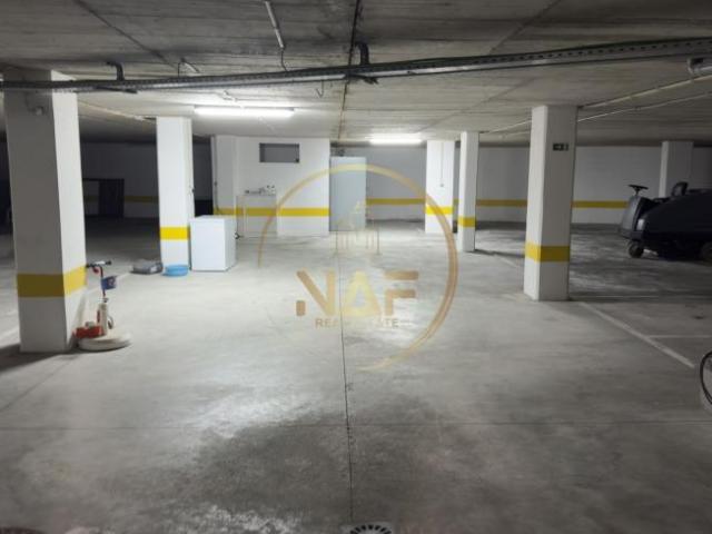 Garagem alugar em Lagoal, Oeiras