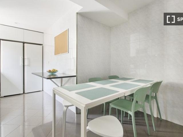 Apartamento alugar em Bairro de Santa Cruz de Benfica, Lisboa