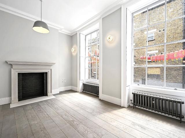 Apartment for rent in Chinatown, Greater London