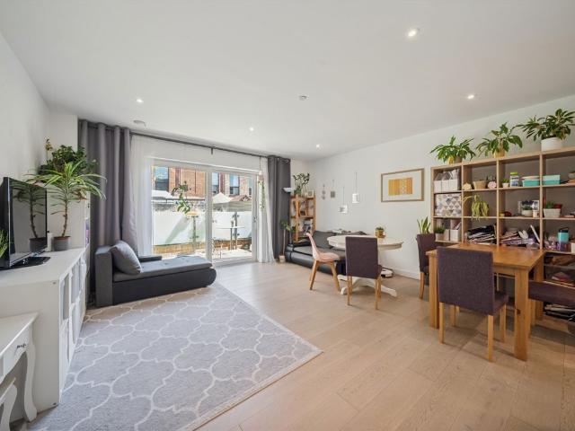 Apartment for rent in Colindale, Greater London