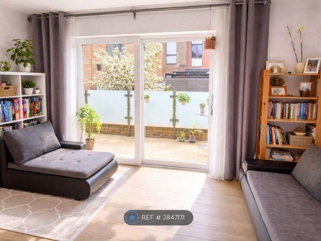 Apartment for rent in Colindale, Greater London