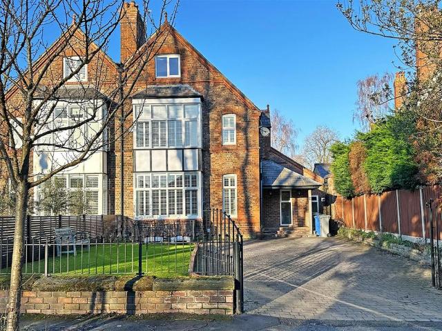 House for rent in Altrincham, Trafford