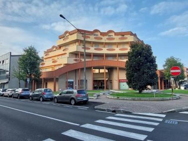 Locale Commerciale in affitto a Lissone, Lombardia