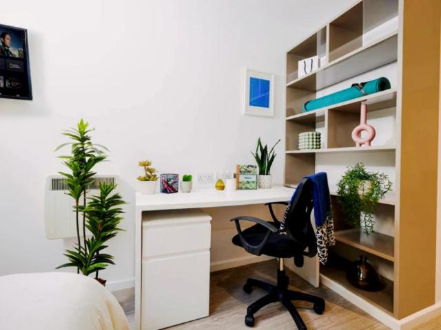 Studio for rent in Calderstones