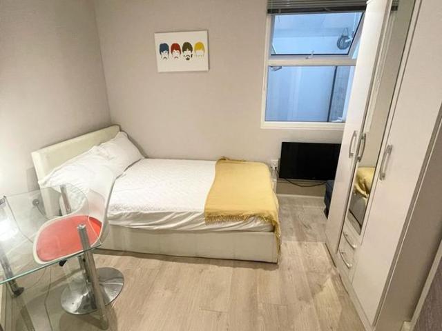 Studio for rent in South Hampstead, Greater London