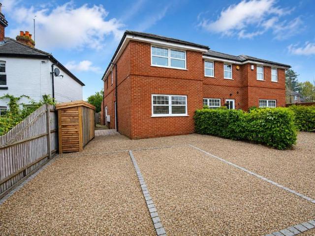 Apartment for rent in Little Bookham, Mole Valley