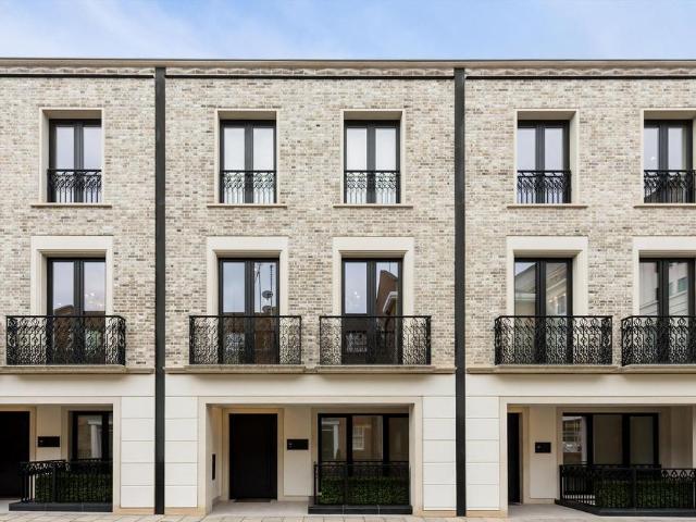 House for rent in Belgravia, Greater London