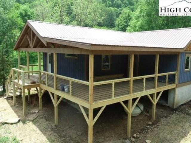 House for sale in Elk Park