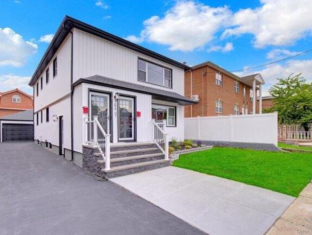 House for sale in Queens, Arverne