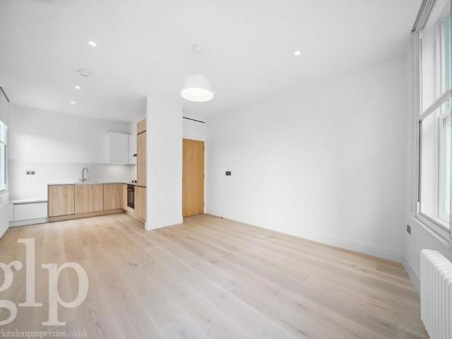 Apartment for rent in Chinatown, Greater London