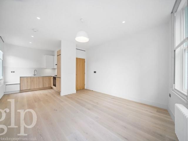 Apartment for rent in Chinatown, Greater London