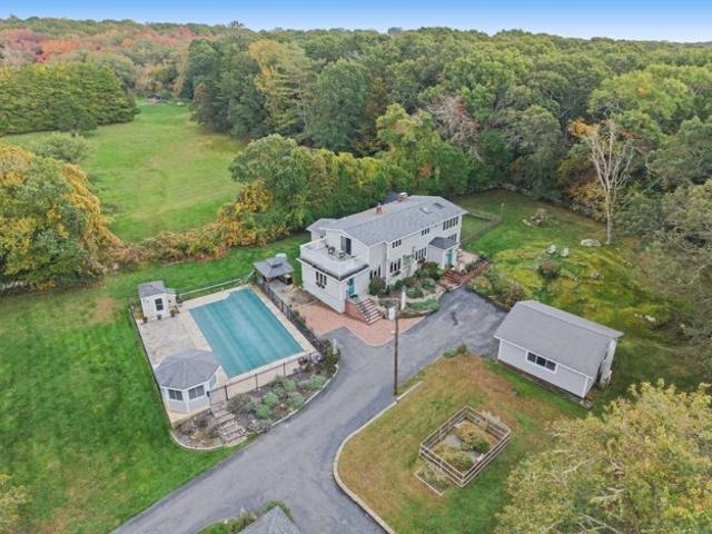 House for sale in Cow Yard, Dartmouth
