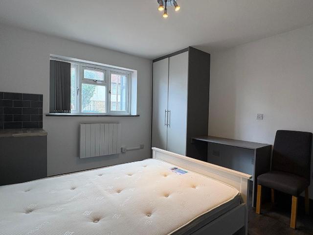 Room for rent in Hayes, Greater London