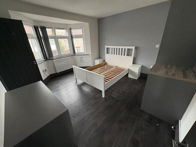 Room for rent in Hayes, Greater London
