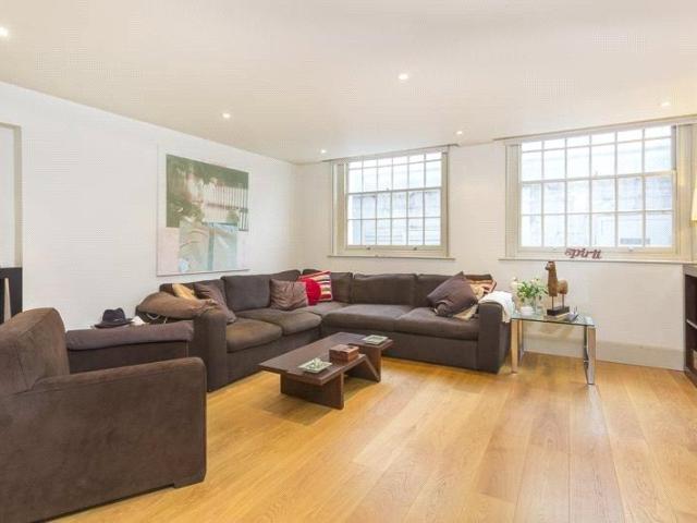 Apartment for rent in St Giles, Greater London