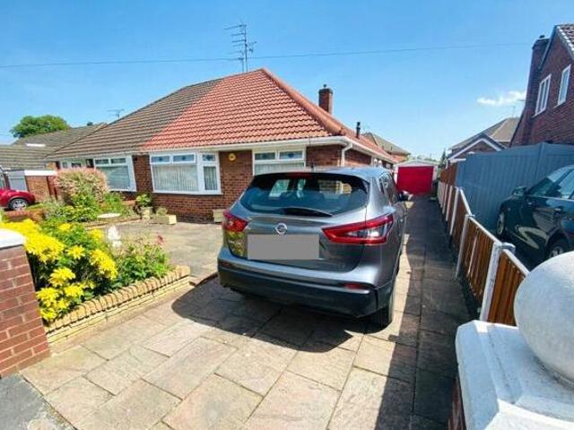 House for sale in Rossmore, Cheshire