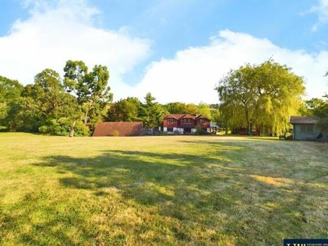 House for sale in Navestock Side, Essex