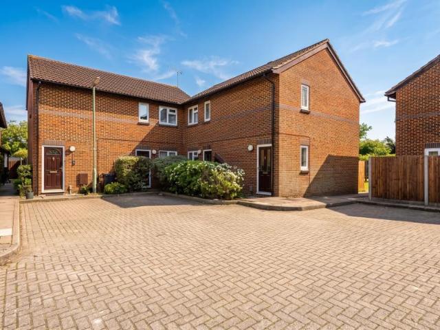 Apartment for rent in Woking, Surrey