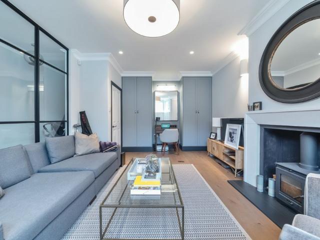 House for rent in Summerstown, Greater London