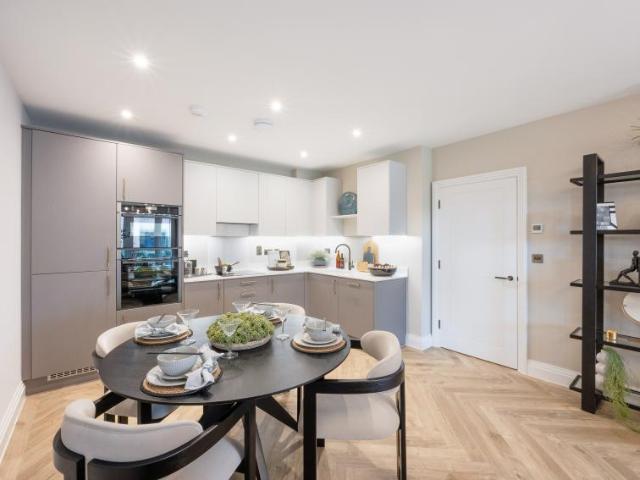 Apartment for sale in Blackhills, Surrey