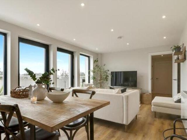House for sale in Lower Green Esher, Blackhills