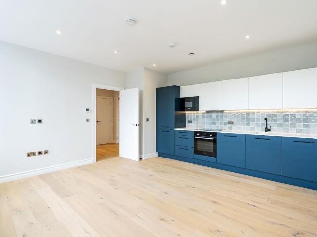 Apartment for rent in Blackhills, Surrey