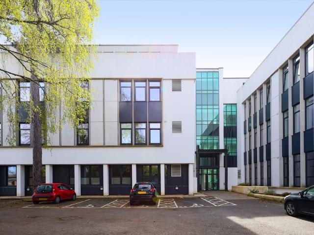 Apartment for rent in Blackhills, Surrey