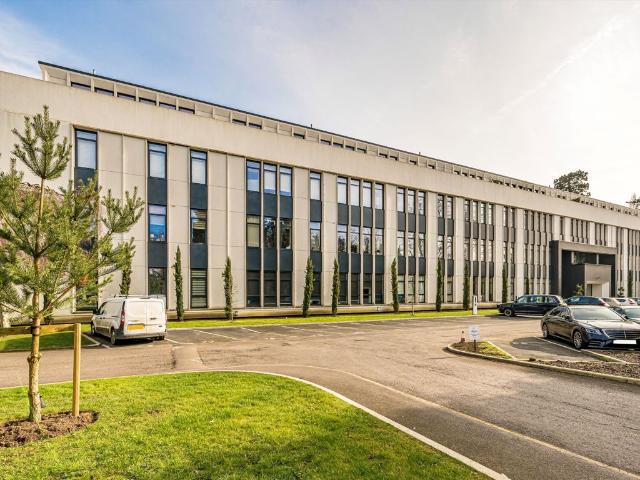 Apartment for rent in Blackhills, Surrey