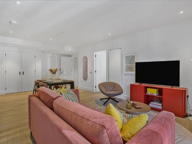 Apartment for rent in Wood Wharf, Greater London