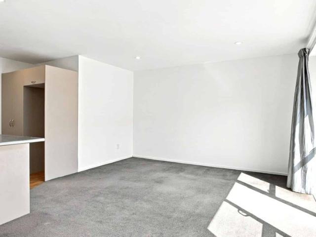 Townhouse for rent in Heathcote, Canterbury