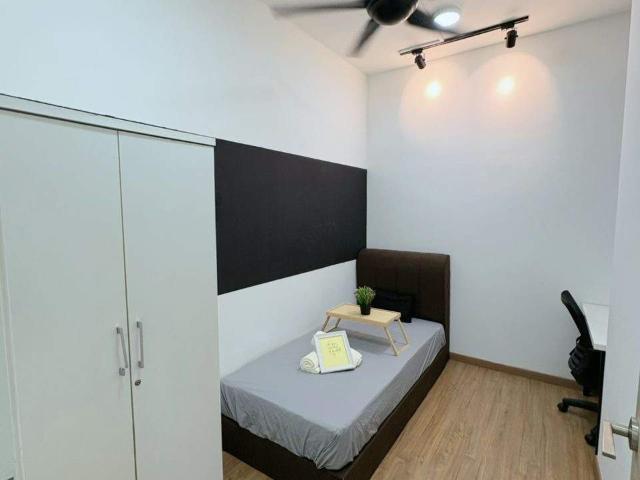 Room for rent in Petaling, Alam Impian