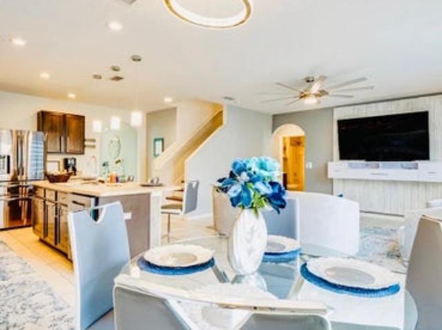 Room for rent in Loughman, Florida