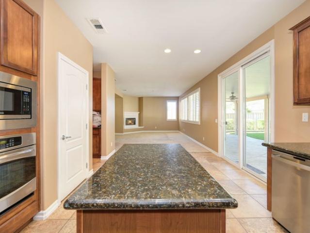 Room for rent in Lake Elsinore, California