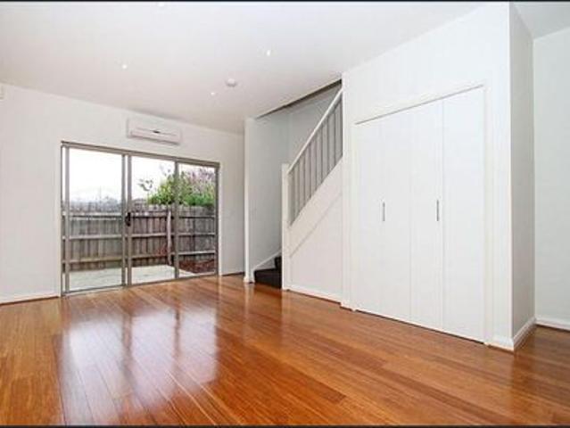 Townhouse for rent in Reservoir, Melbourne